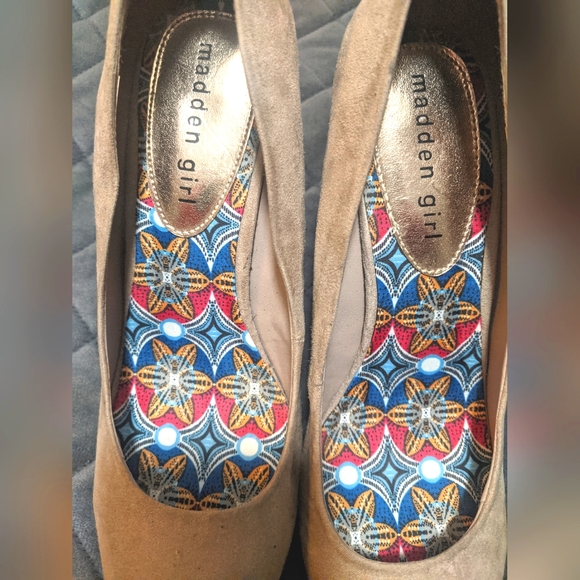 Madden Girl Wedges - Picture 6 of 7